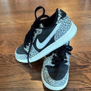 🖤 Nike Black and Gray Kids Sneakers
